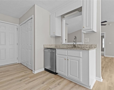 1587 Brush Creek Dr - Photo Thumbnail 14