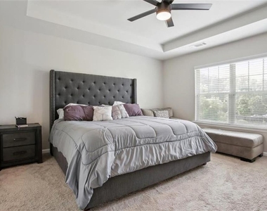 402 Hardy Ives Lane - Photo Thumbnail 8