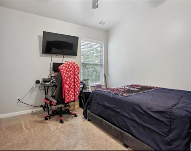 402 Hardy Ives Lane - Photo Thumbnail 7