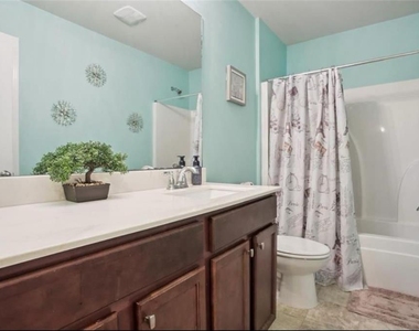 402 Hardy Ives Lane - Photo Thumbnail 5