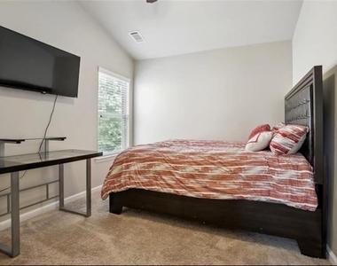 402 Hardy Ives Lane - Photo Thumbnail 6