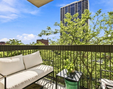 1660 N Lasalle Drive - Photo Thumbnail 10
