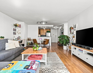 1660 N Lasalle Drive - Photo Thumbnail 4