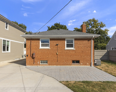794 S Fairfield Avenue - Photo Thumbnail 19