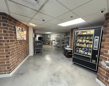 1 Bloomingdale Place - Photo Thumbnail 32