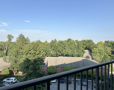 1 Bloomingdale Place - Photo Thumbnail 12