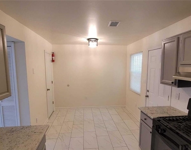 432 Atwood Street - Photo Thumbnail 8