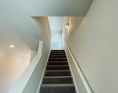 126 Lauren Street - Photo Thumbnail 12