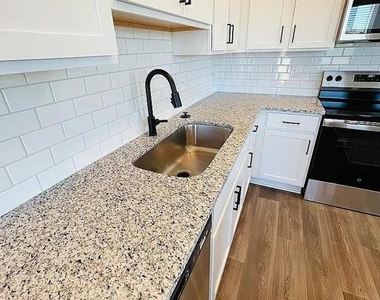 126 Lauren Street - Photo Thumbnail 7