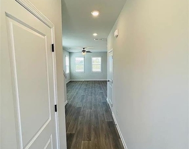 126 Lauren Street - Photo Thumbnail 14