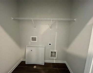 126 Lauren Street - Photo Thumbnail 9