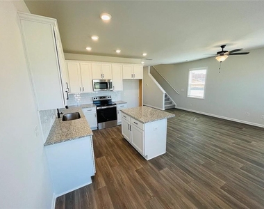 126 Lauren Street - Photo Thumbnail 6