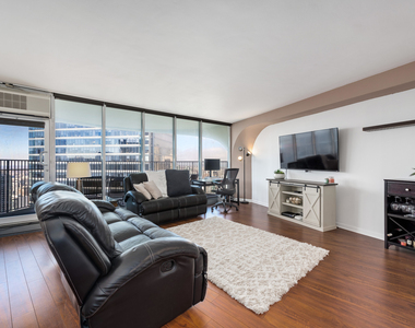 300 N State Street - Photo Thumbnail 7