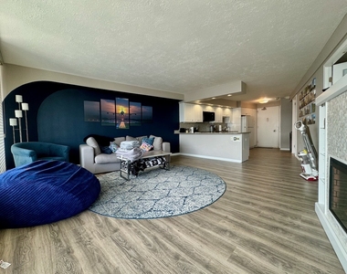 300 N State Street - Photo Thumbnail 3