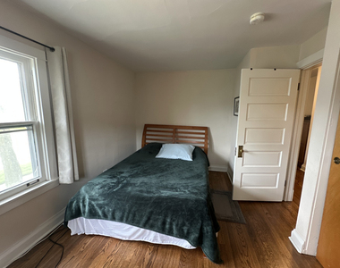 667 Homewood Avenue - Photo Thumbnail 4