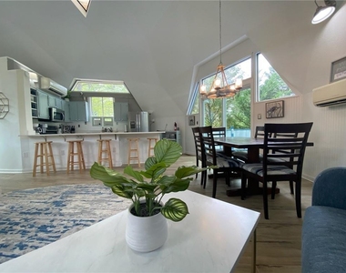 104 Turtle Court - Photo Thumbnail 4