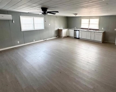 109 South Street - Photo Thumbnail 4