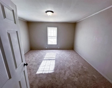109 South Street - Photo Thumbnail 9
