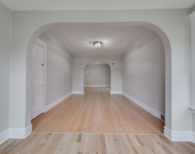 6228 W Berenice Avenue - Photo Thumbnail 9