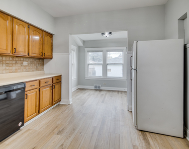 6228 W Berenice Avenue - Photo Thumbnail 3