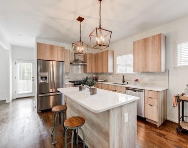 1022 Martin Street Se - Photo Thumbnail 10