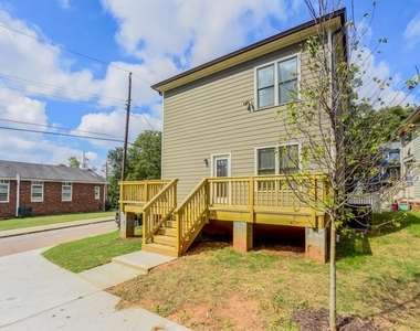 1022 Martin Street Se - Photo Thumbnail 3