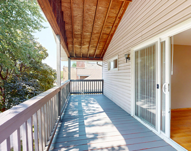 5242 W Roscoe Street - Photo Thumbnail 3