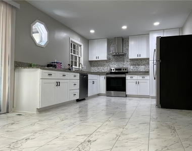 2221 Pinecliff Drive Ne - Photo Thumbnail 1