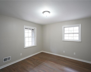 2221 Pinecliff Drive Ne - Photo Thumbnail 17