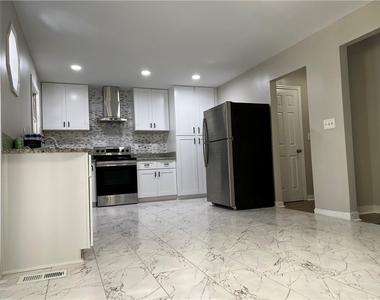2221 Pinecliff Drive Ne - Photo Thumbnail 3