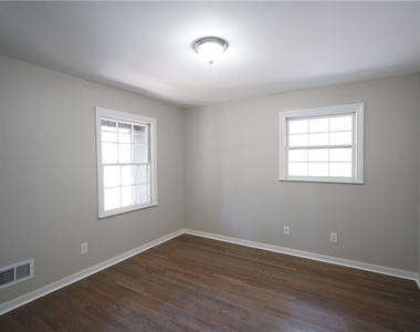 2221 Pinecliff Drive Ne - Photo Thumbnail 11