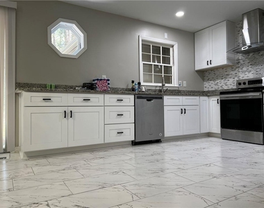 2221 Pinecliff Drive Ne - Photo Thumbnail 2
