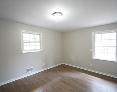 2221 Pinecliff Drive Ne - Photo Thumbnail 18