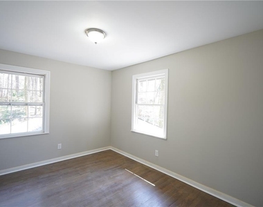 2221 Pinecliff Drive Ne - Photo Thumbnail 9