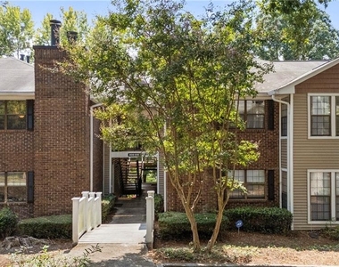 611 Barrington Hills Drive - Photo Thumbnail 6