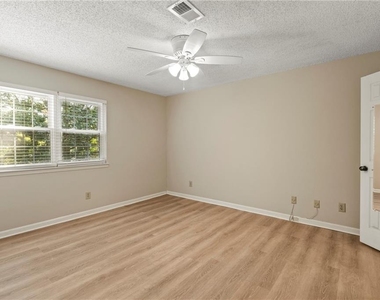 611 Barrington Hills Drive - Photo Thumbnail 24