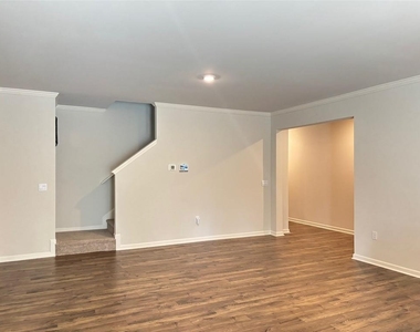 3240 Greyton Drive - Photo Thumbnail 4