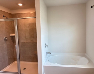 3240 Greyton Drive - Photo Thumbnail 12
