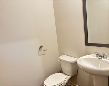 3240 Greyton Drive - Photo Thumbnail 2