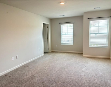 3240 Greyton Drive - Photo Thumbnail 10