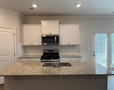 3240 Greyton Drive - Photo Thumbnail 6