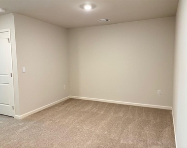 3240 Greyton Drive - Photo Thumbnail 9