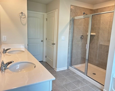 3240 Greyton Drive - Photo Thumbnail 11