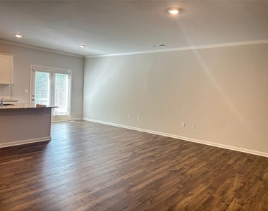 3240 Greyton Drive - Photo Thumbnail 3