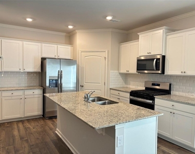 3240 Greyton Drive - Photo Thumbnail 5