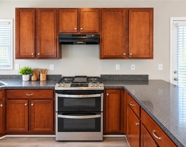 190 Wilhelmina Drive - Photo Thumbnail 5
