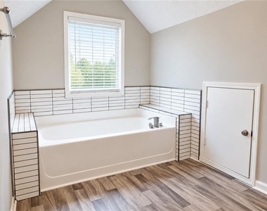 190 Wilhelmina Drive - Photo Thumbnail 14