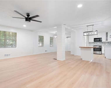 920 Kings Court - Photo Thumbnail 10