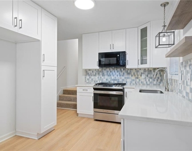 920 Kings Court - Photo Thumbnail 14