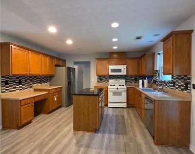 3983 Roxberry Hill Lane - Photo Thumbnail 10